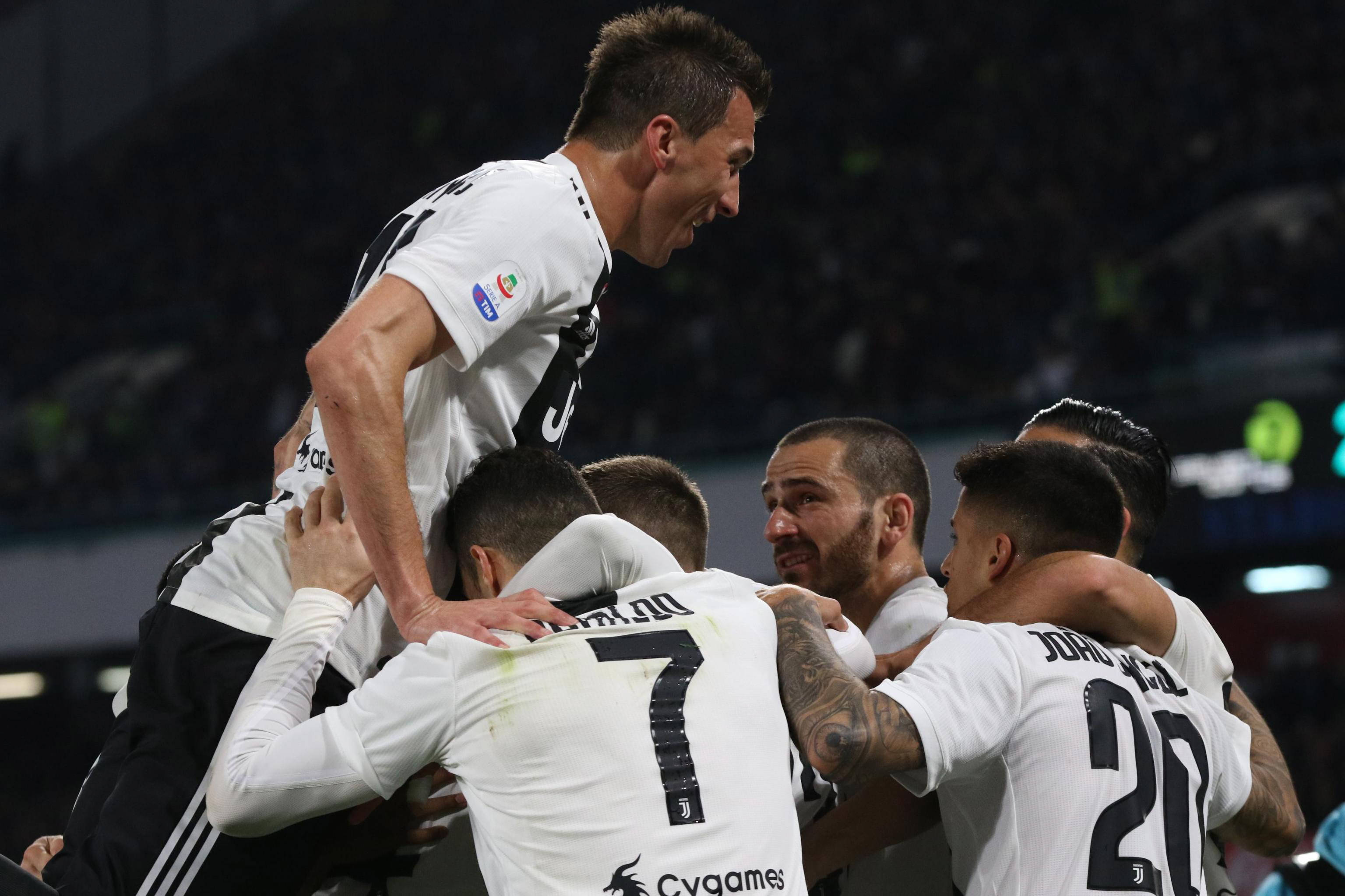 一号娱乐包含赛地聚焦——足总杯转会期热度飙升；巴塞罗那回应争议；更衣室稳定；轮换策略成焦点的词条